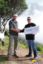 Hand over of cheque for R 2 500 from TOSS slope soarer. Photo taken by Cobos Botha.