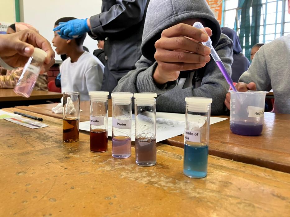 Dietrich Moravian Primary School visit by UCT Chemists