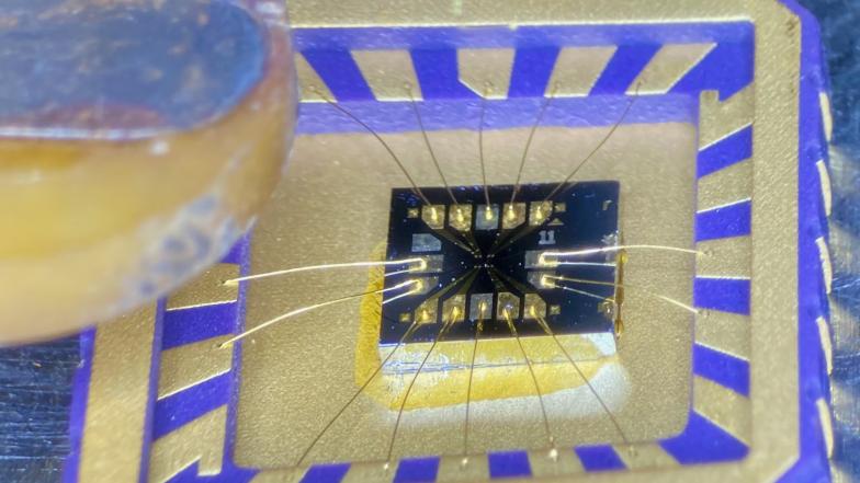 Electron Pump Device