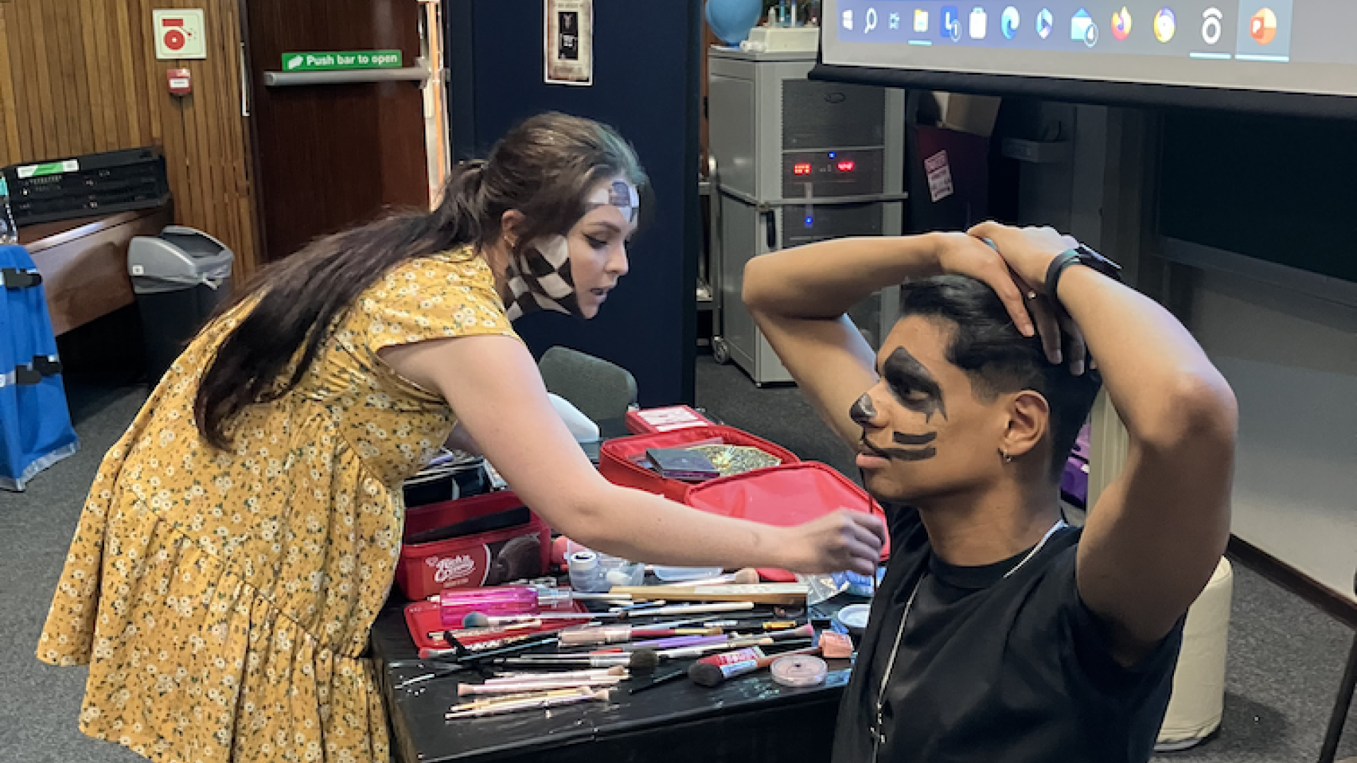 Make-up by Taella
