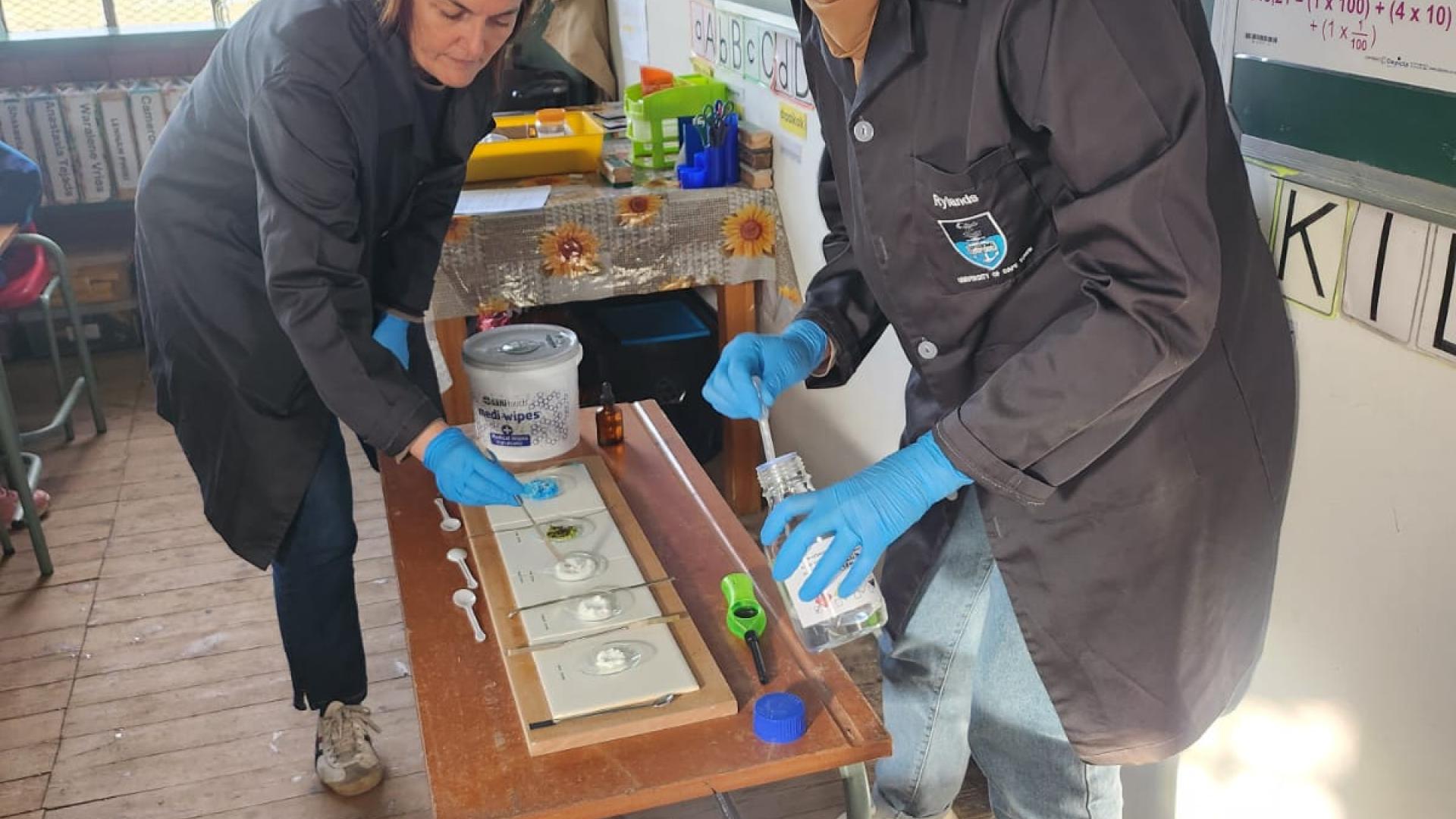 Dietrich Moravian Primary School visit by UCT Chemists