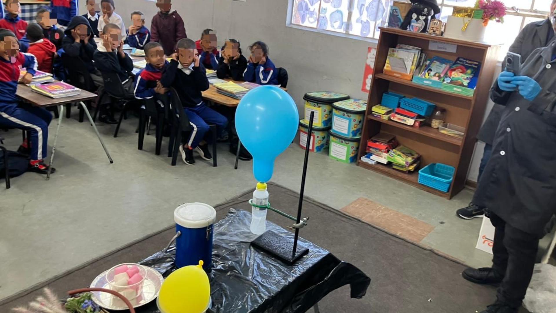 Eastville Primay School visit by UCT Chemistry