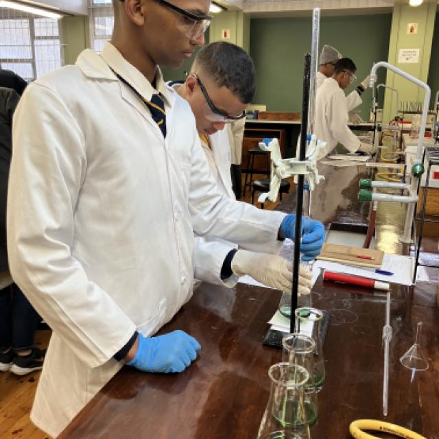 Crestway High School Students Experience Chemistry First-Hand