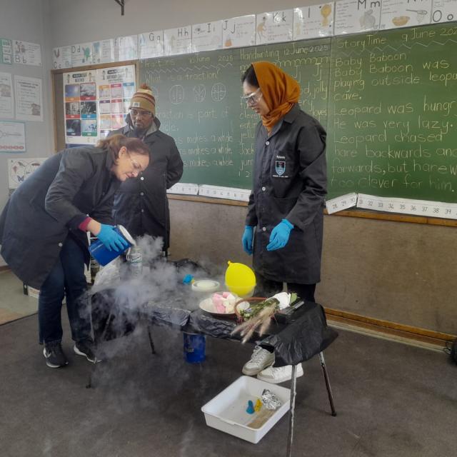 Eastville Primay School visit by UCT Chemistry