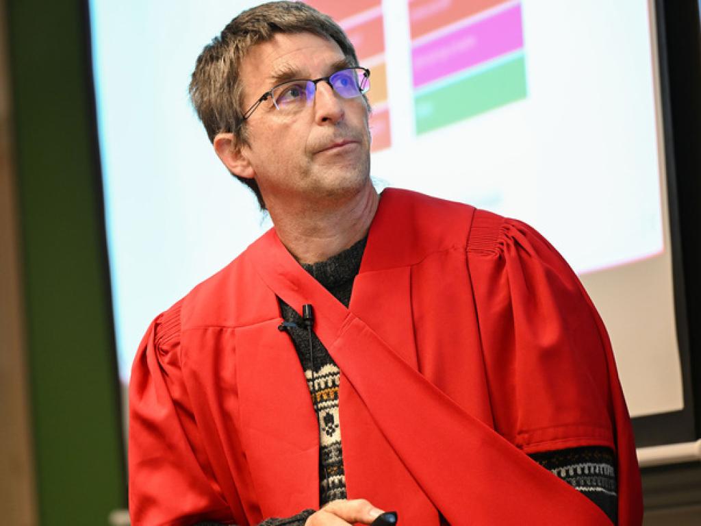 Professor Res Altwegg